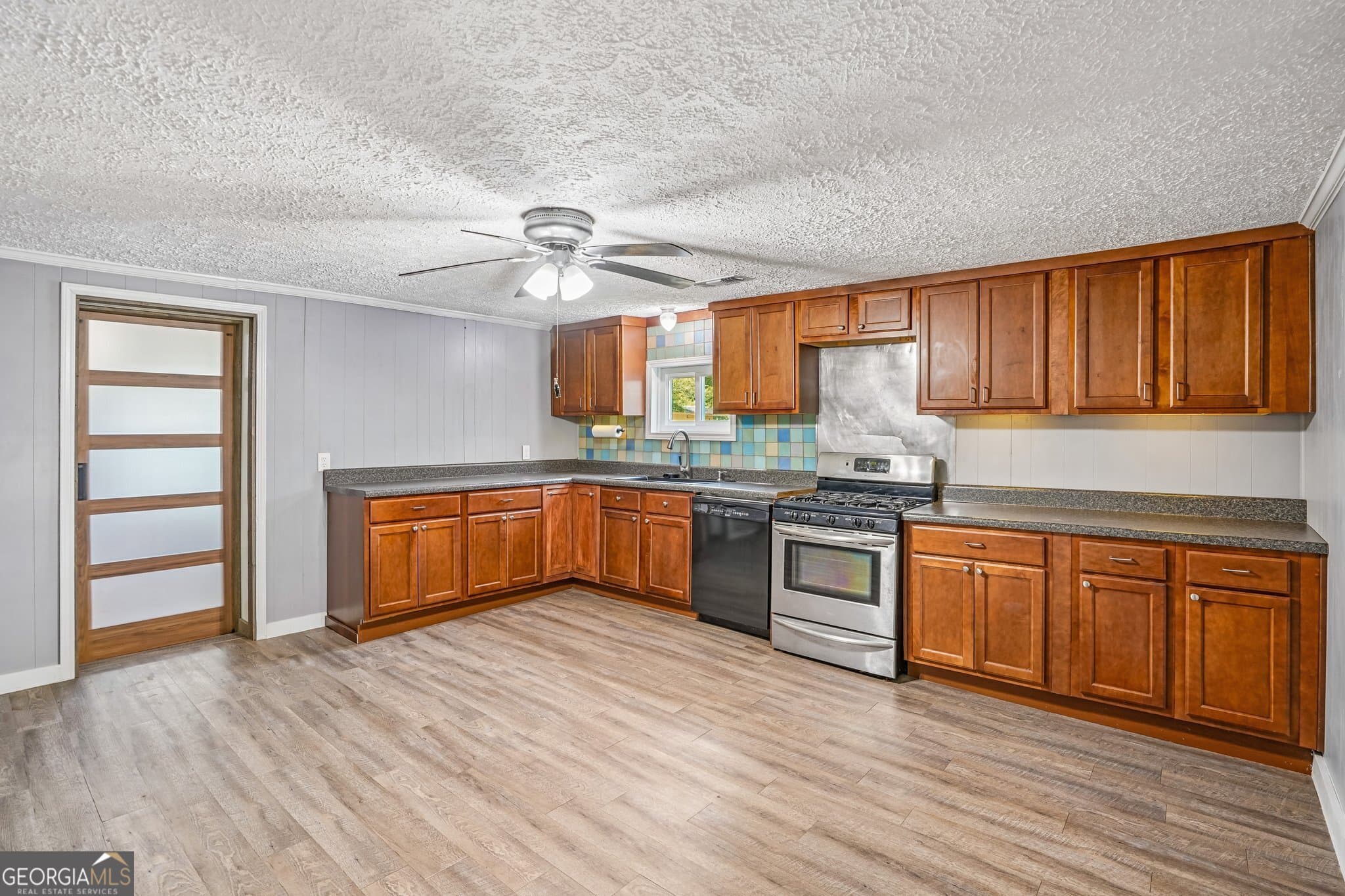 3 bedroom, 2 bathroom, 1,712 sq ft single family residence for sale at 1042 Main Street, Whitesburg, GA 30185 — photo 8