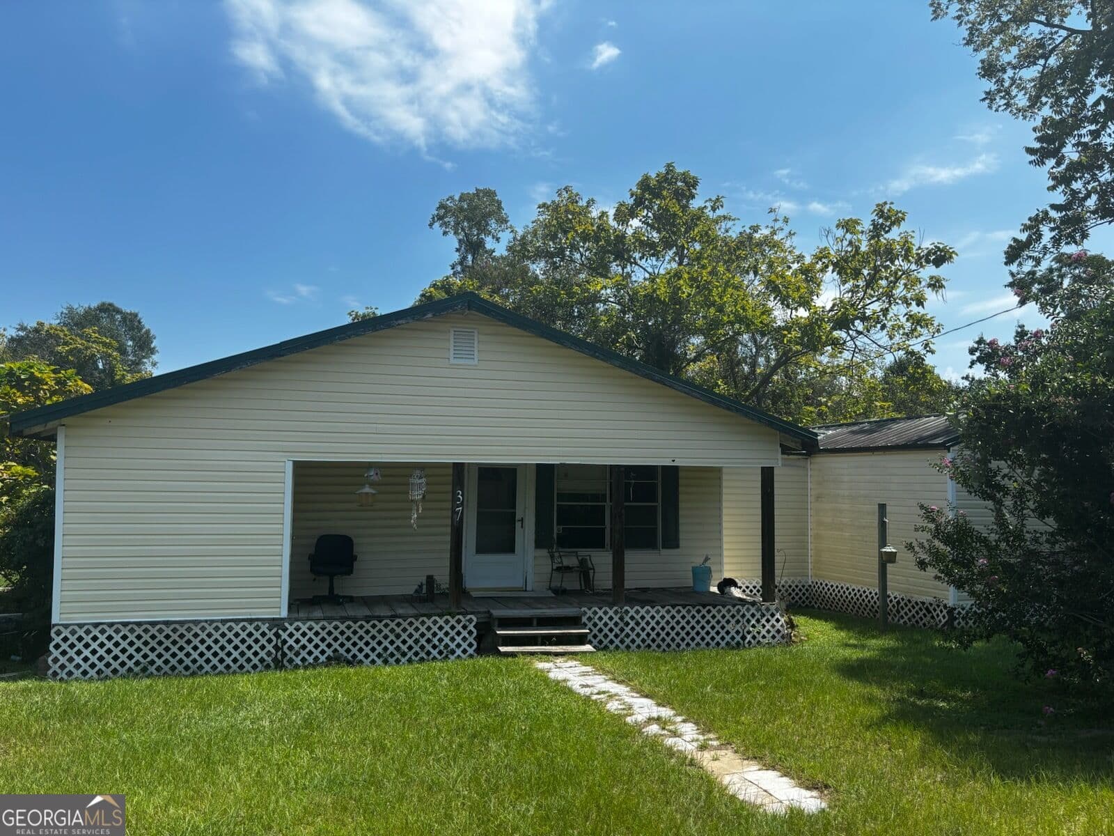 3 bedroom, 2.5 bathroom, 1,423 sq ft single family residence for sale at 37 S Jackson Avenue, Mcrae-Helena, GA 31037 — photo 1 of 8