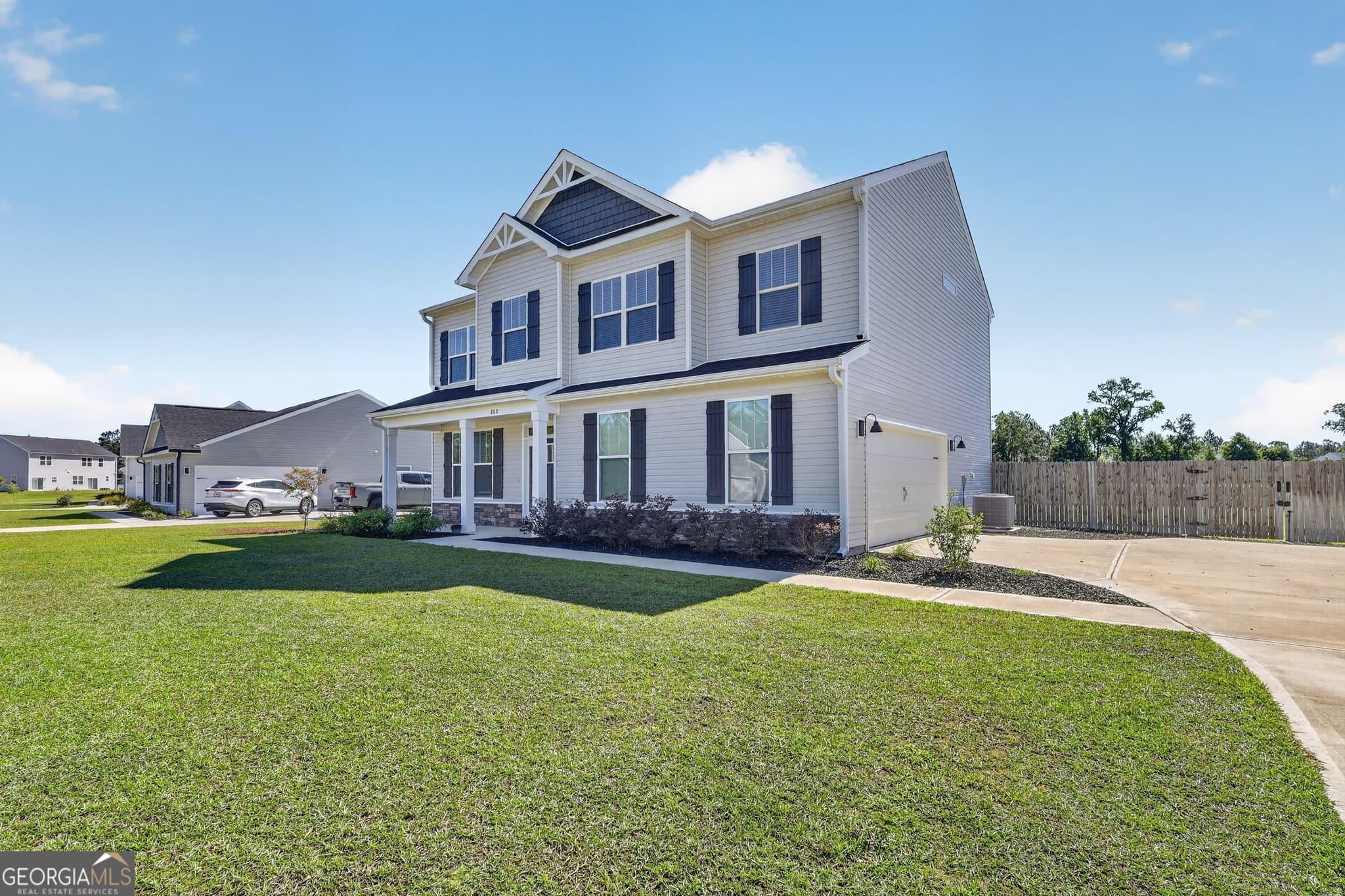 4 bedroom, 2.5 bathroom, 2,324 sq ft single family residence for sale at 209 Archer Road, Statesboro, GA 30461 — photo 2