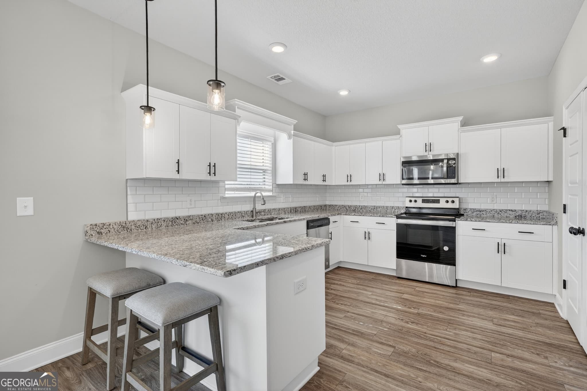 4 bedroom, 2.5 bathroom, 2,324 sq ft single family residence for sale at 209 Archer Road, Statesboro, GA 30461 — photo 7