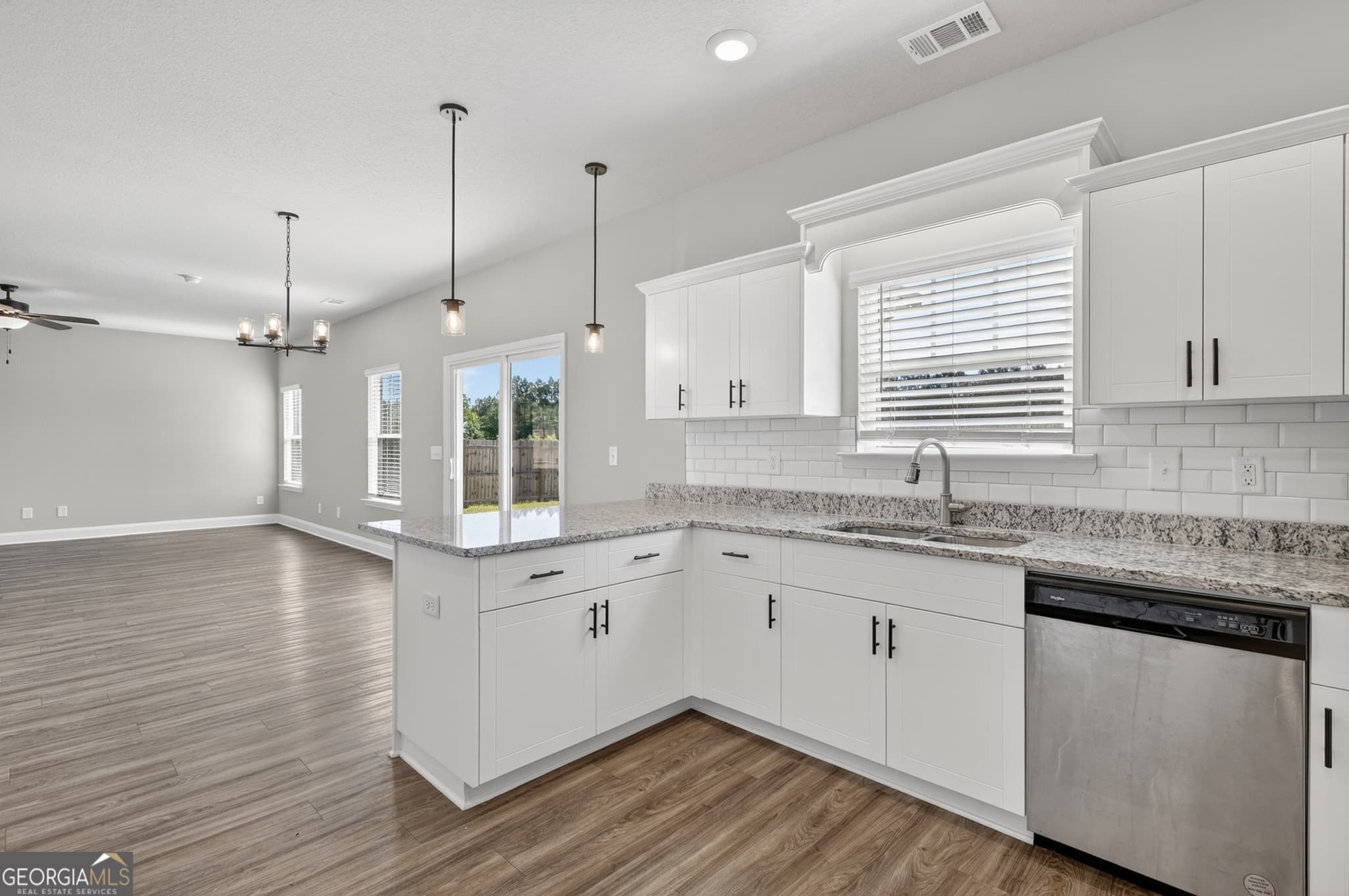 4 bedroom, 2.5 bathroom, 2,324 sq ft single family residence for sale at 209 Archer Road, Statesboro, GA 30461 — photo 8