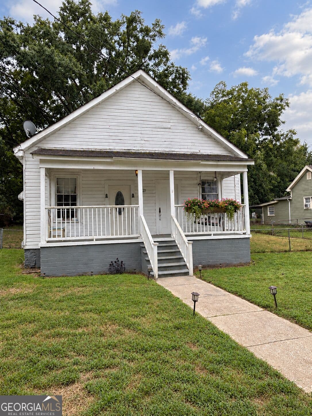 2 bedroom, 1 bathroom, 1,102 sq ft single family residence for sale at 1627 Broad Street, Conyers, GA 30012