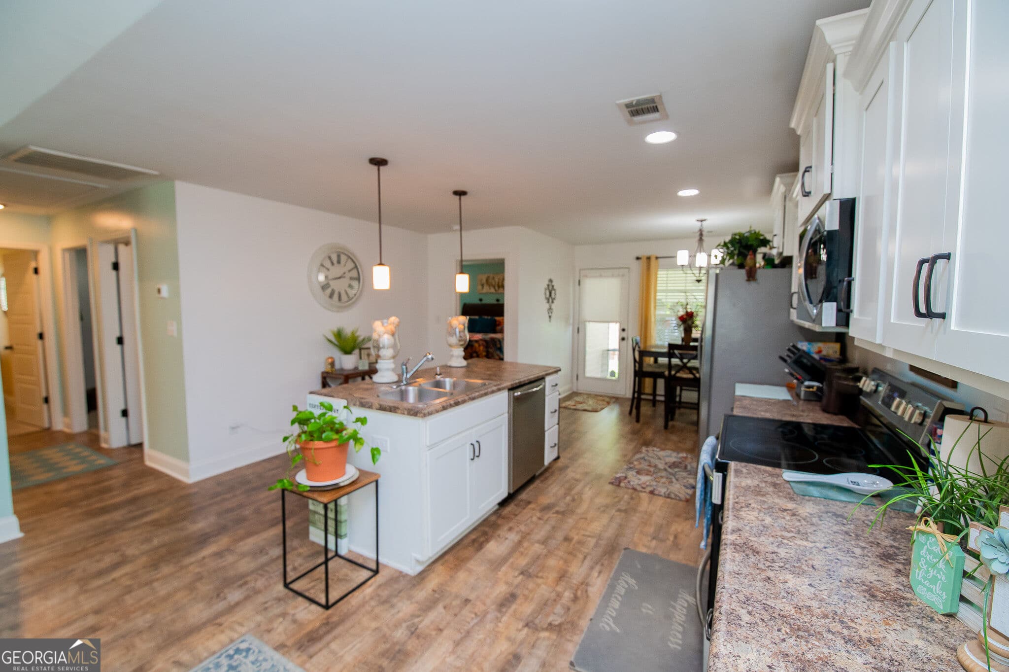 3 bedroom, 2 bathroom, 1,431 sq ft single family residence for sale at 215 Allentown Lane, Macon, GA 31216 — photo 9