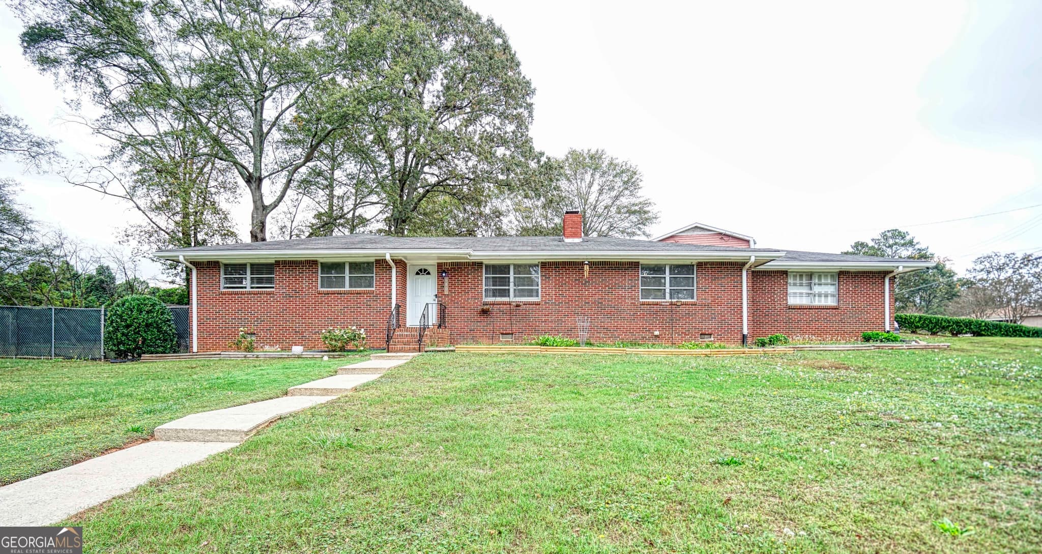 3 bedroom, 2.5 bathroom single family residence for sale at 680 Sherwood Drive, Jonesboro, GA 30236 — photo 2