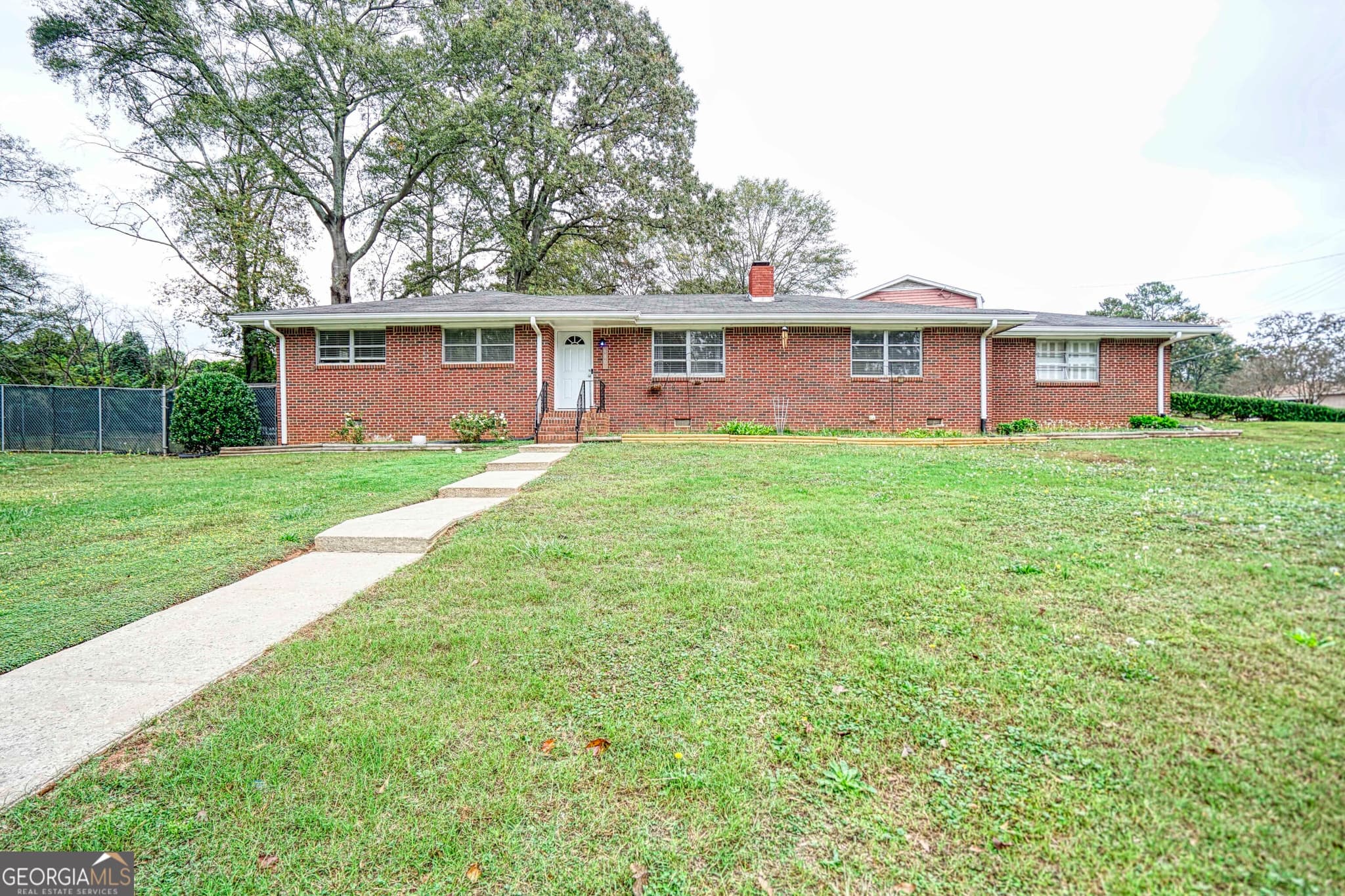 3 bedroom, 2.5 bathroom single family residence for sale at 680 Sherwood Drive, Jonesboro, GA 30236 — photo 3