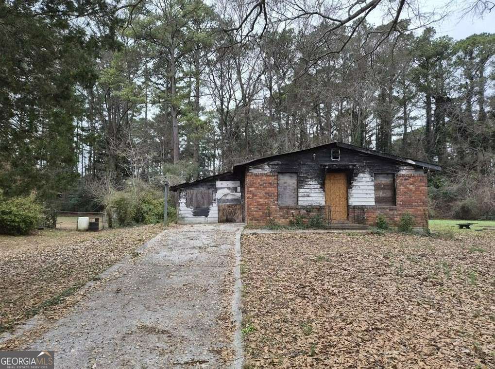 3 bedroom, 1 bathroom single family residence for sale at 6203 Castlewood Drive, Morrow, GA 30260 — photo 2