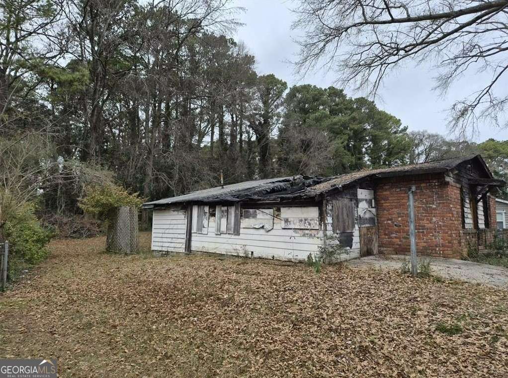 3 bedroom, 1 bathroom single family residence for sale at 6203 Castlewood Drive, Morrow, GA 30260 — photo 3