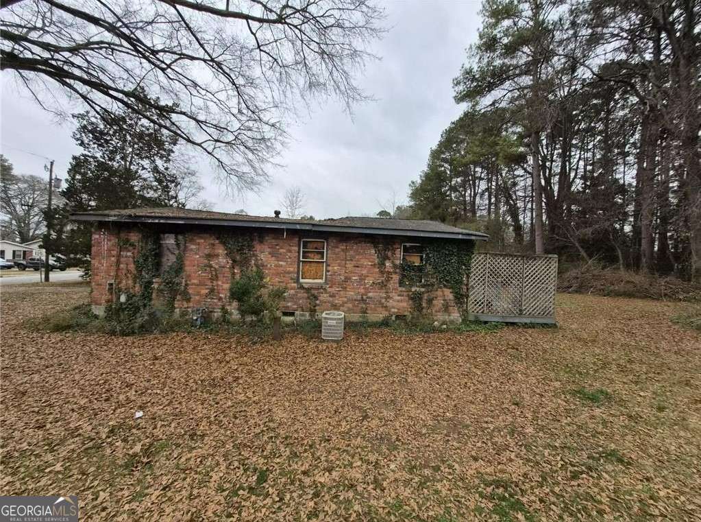 3 bedroom, 1 bathroom single family residence for sale at 6203 Castlewood Drive, Morrow, GA 30260 — photo 5