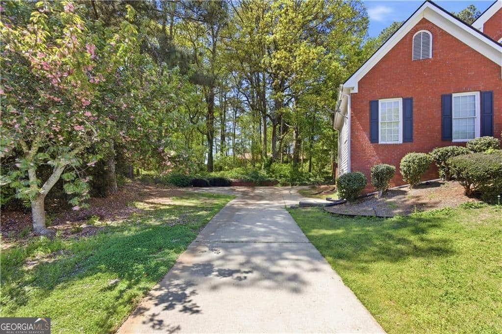 8 bedroom, 3.5 bathroom, 5,739 sq ft single family residence for sale at 2255 Pinehaven Court, Grayson, GA 30017 — photo 4