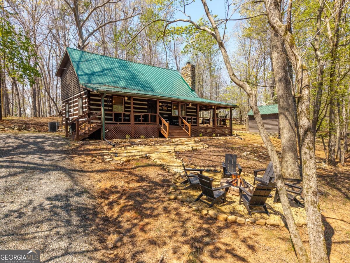 3 bedroom, 1.5 bathroom, 1,458 sq ft cabin,single family residence for sale at 33 Foxhound Drive, Ellijay, GA 30540 — photo 2