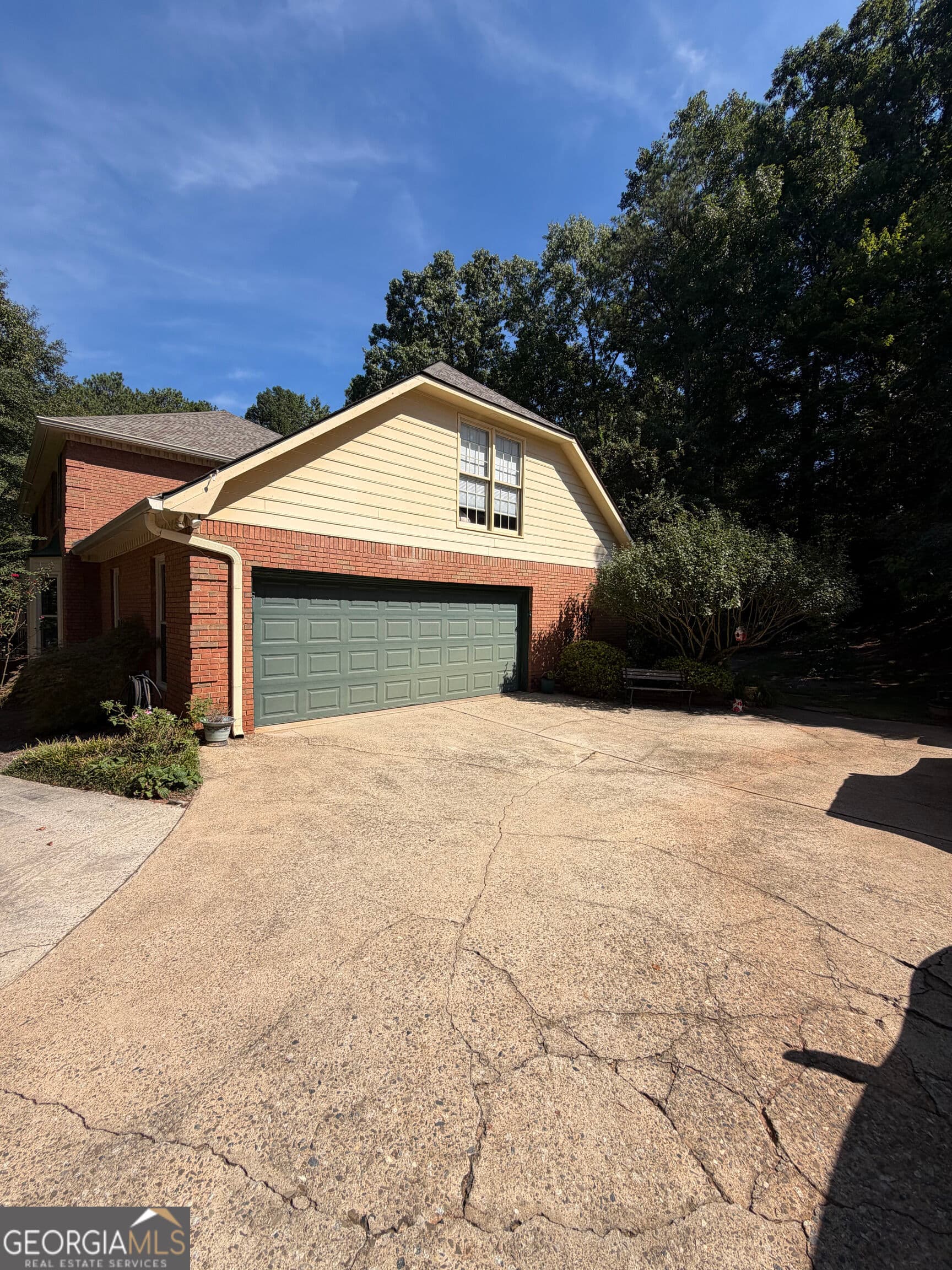 4 bedroom, 2.5 bathroom, 3,414 sq ft single family residence for sale at 2722 Innsbruck Lane, Marietta, GA 30062 — photo 4