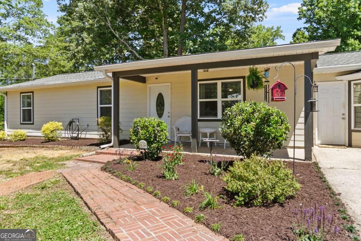 3 bedroom, 1 bathroom, 1,406 sq ft single family residence sold at 28 Rose Court, Powder Springs, GA 30127