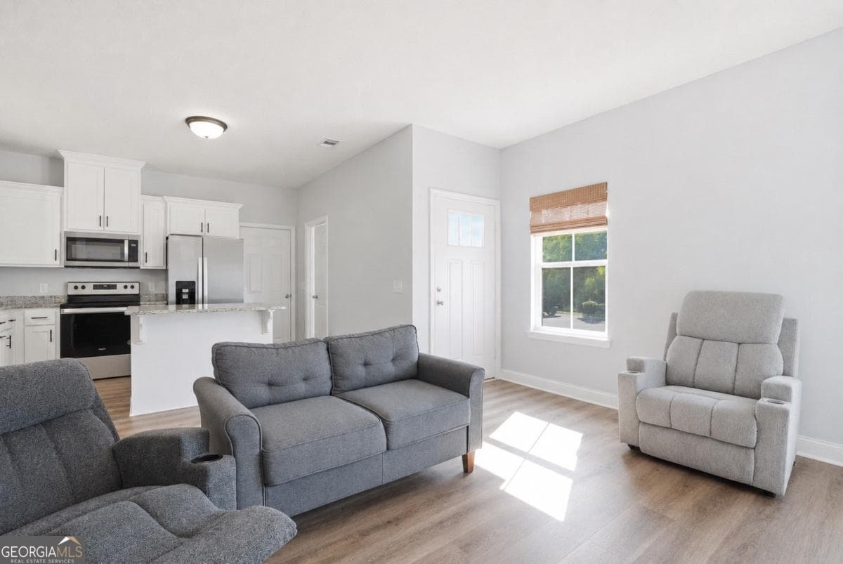 3 bedroom, 2 bathroom, 1,332 sq ft single family residence for sale at 138 Cherokee Oaks Crossing, Hinesville, GA 31313 — photo 3