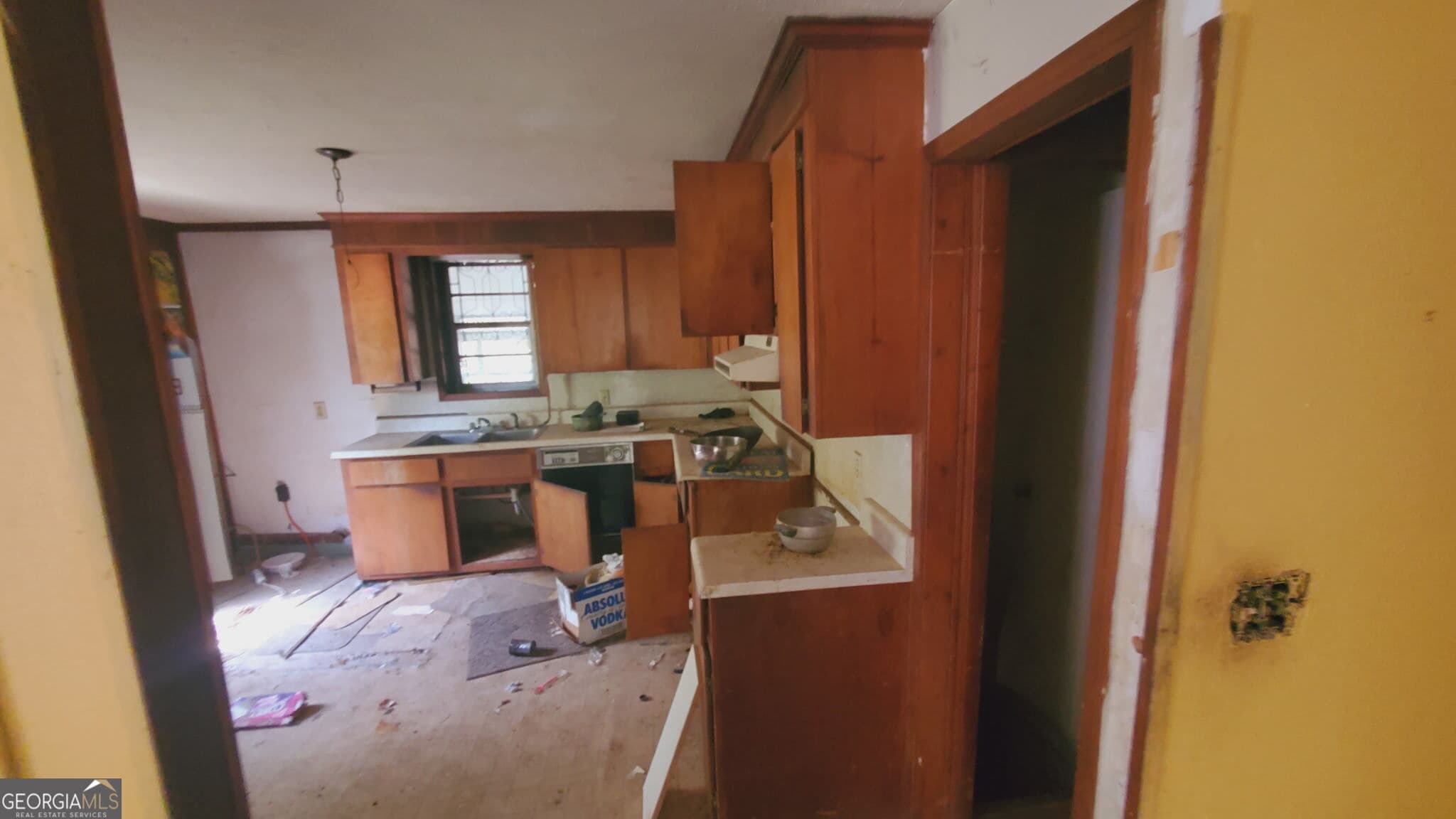 3 bedroom, 3 bathroom single family residence for sale at 1301 Lakeview Drive, Macon, GA 31206 — photo 4