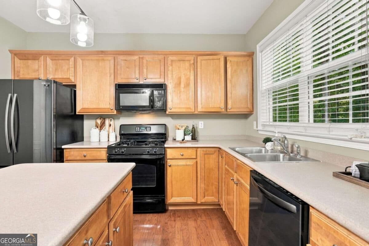 3 bedroom, 2.5 bathroom, 2,072 sq ft single family residence for sale at 3785 Elder Field Lane, Cumming, GA 30040 — photo 9