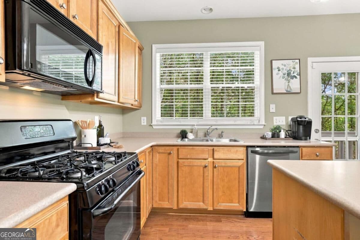 3 bedroom, 2.5 bathroom, 2,072 sq ft single family residence for sale at 3785 Elder Field Lane, Cumming, GA 30040 — photo 8