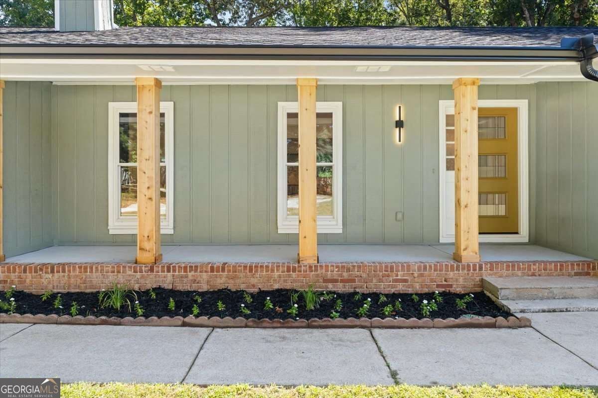 4 bedroom, 3 bathroom, 2,064 sq ft single family residence for sale at 2177 E Chester Circle, Conyers, GA 30013 — photo 2