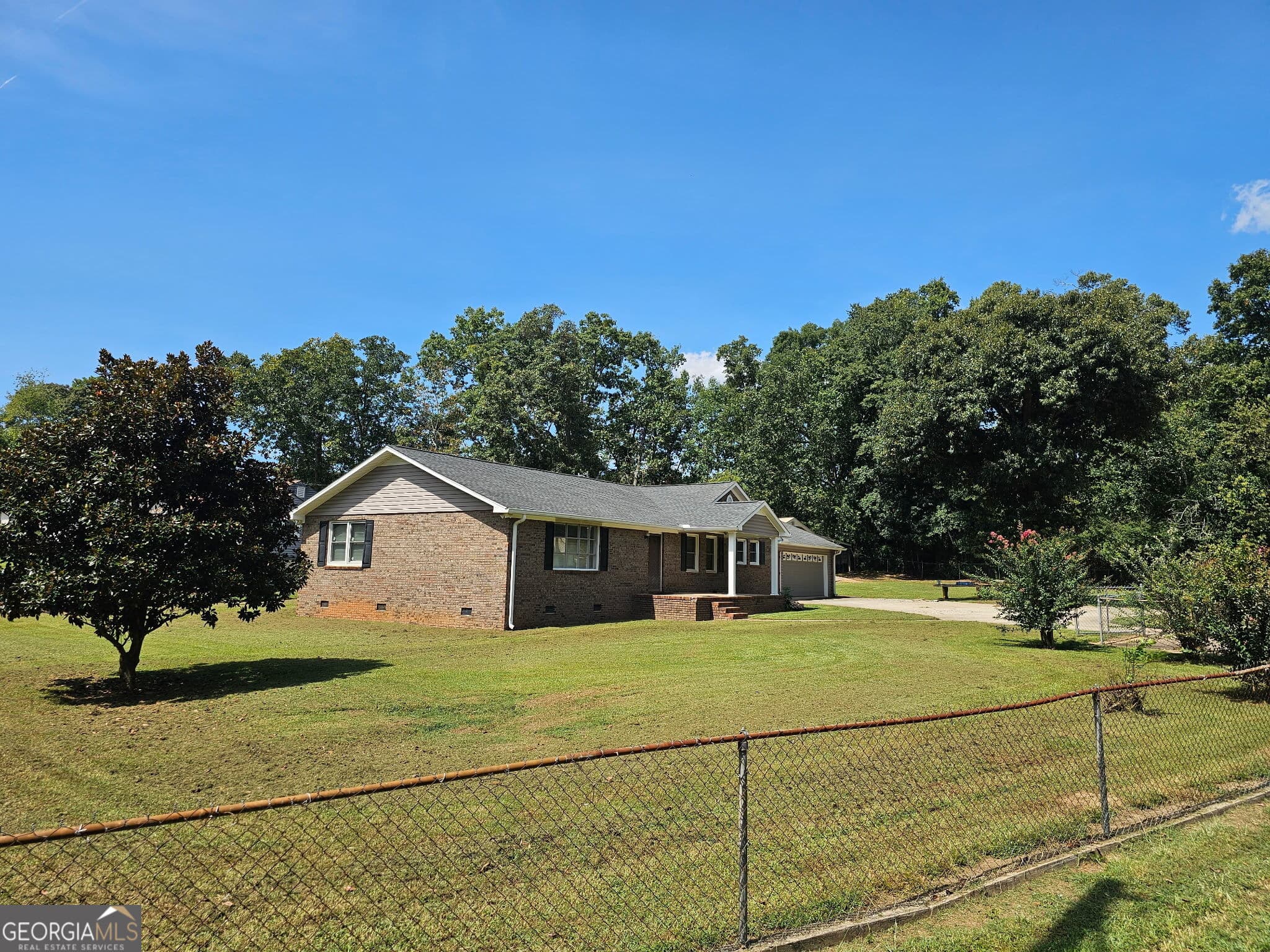 3 bedroom, 2 bathroom, 1,767 sq ft single family residence for rent at 372 Smith Street, Hartwell, GA 30643 for $2,000 a month — photo 2