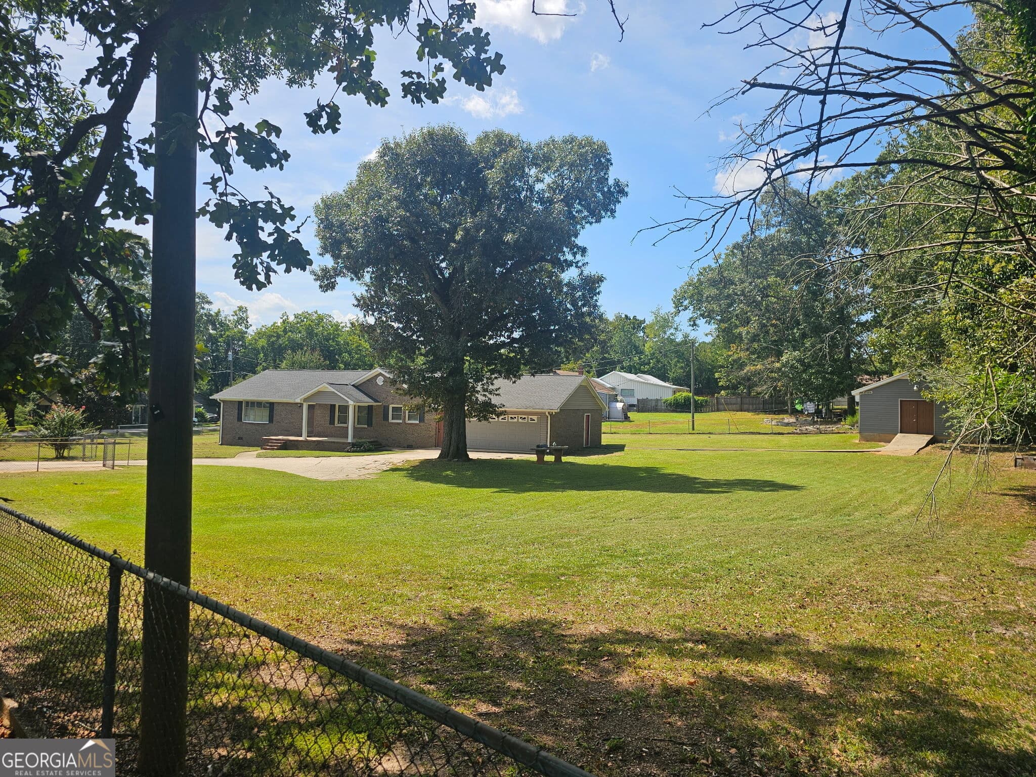 3 bedroom, 2 bathroom, 1,767 sq ft single family residence for rent at 372 Smith Street, Hartwell, GA 30643 for $2,000 a month — photo 3