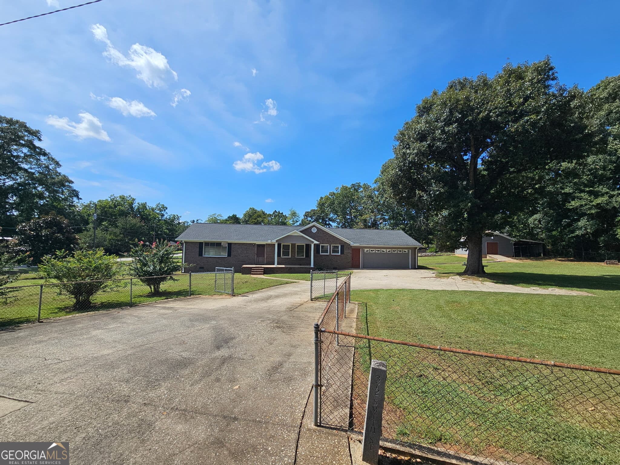 3 bedroom, 2 bathroom, 1,767 sq ft single family residence for rent at 372 Smith Street, Hartwell, GA 30643 for $2,000 a month