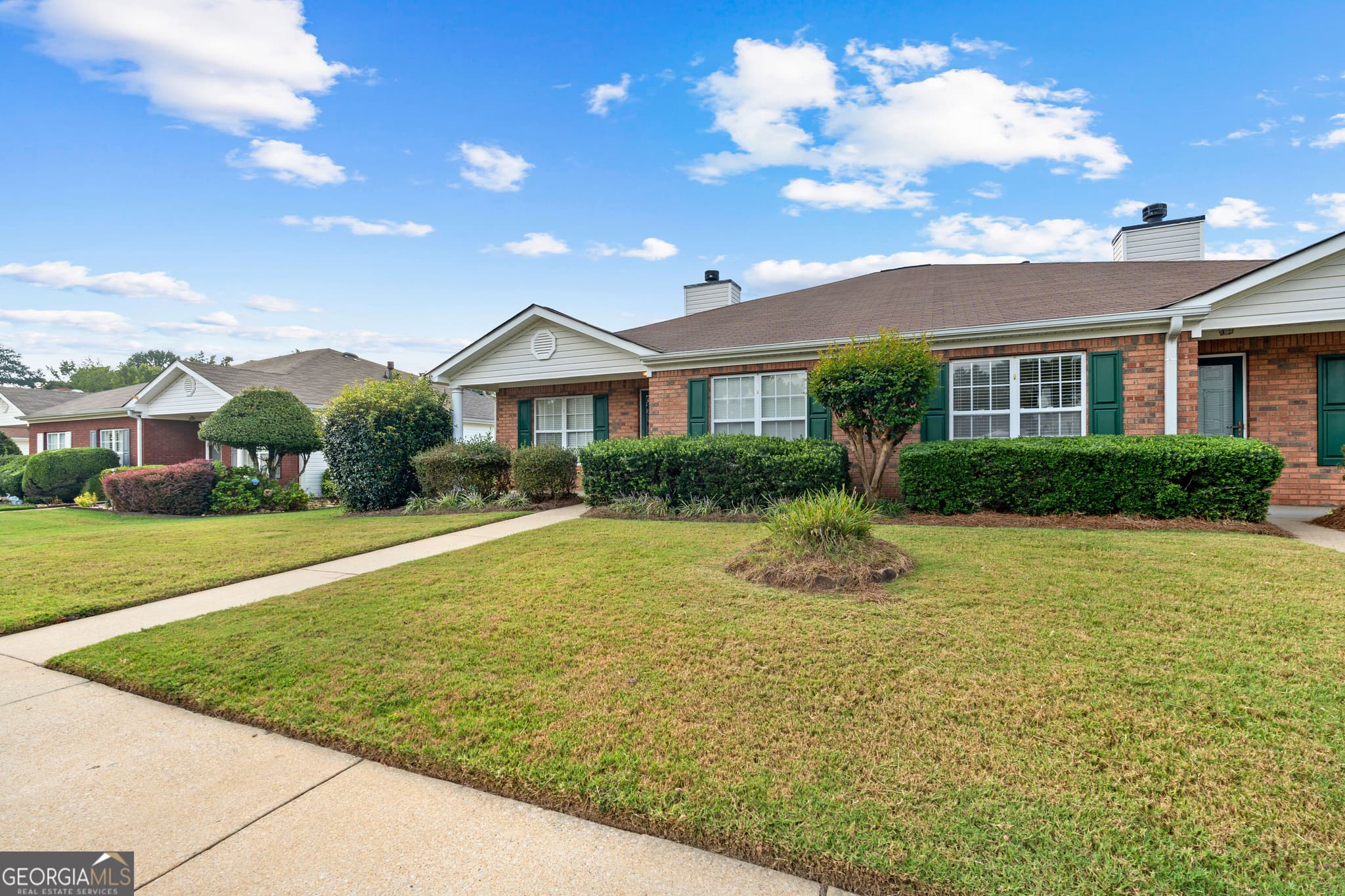 2 bedroom, 2 bathroom, 1,364 sq ft single family residence for sale at 270 Autumn Glen Circle, Fayetteville, GA 30215 — photo 2