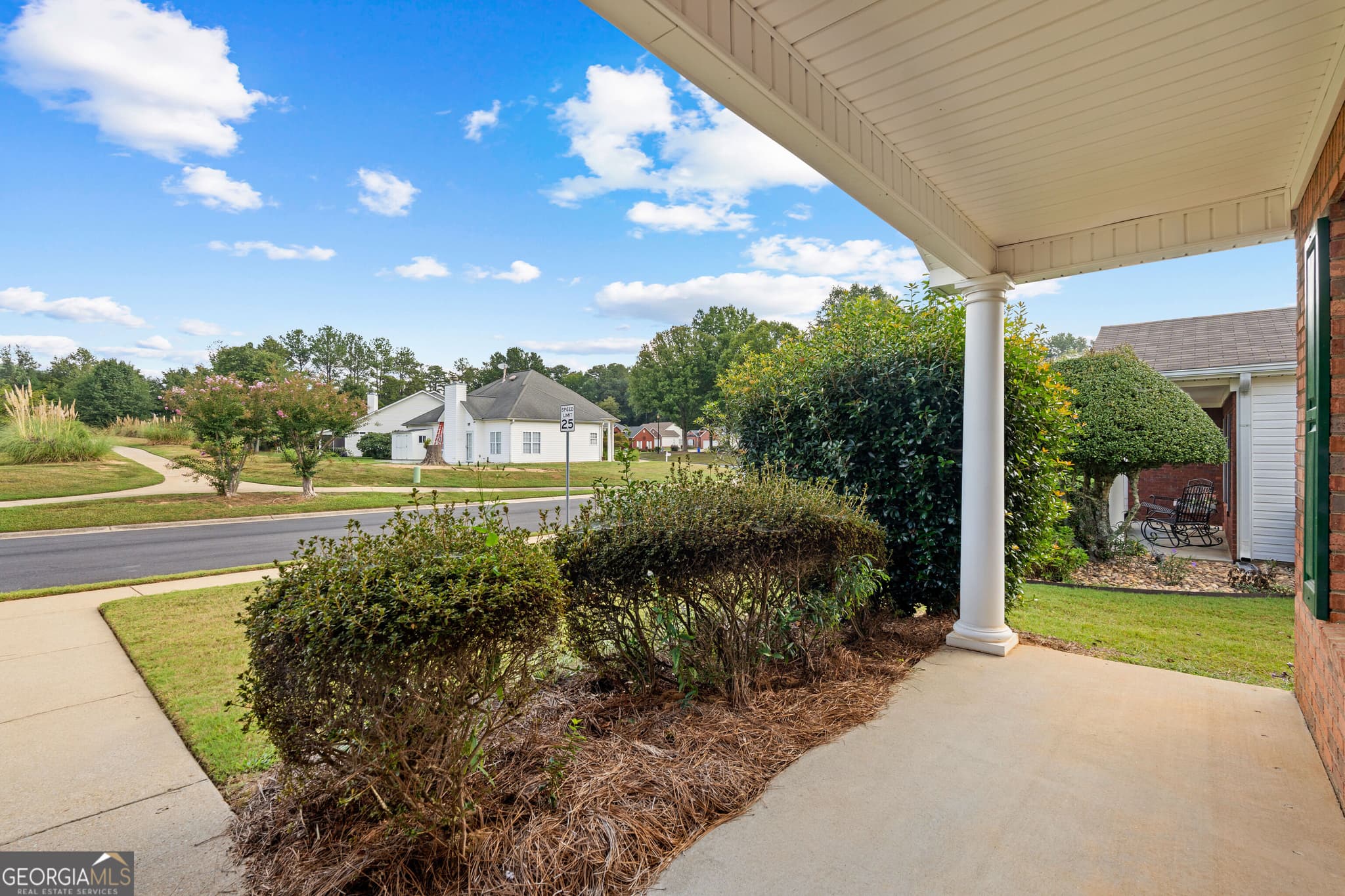 2 bedroom, 2 bathroom, 1,364 sq ft single family residence for sale at 270 Autumn Glen Circle, Fayetteville, GA 30215 — photo 4