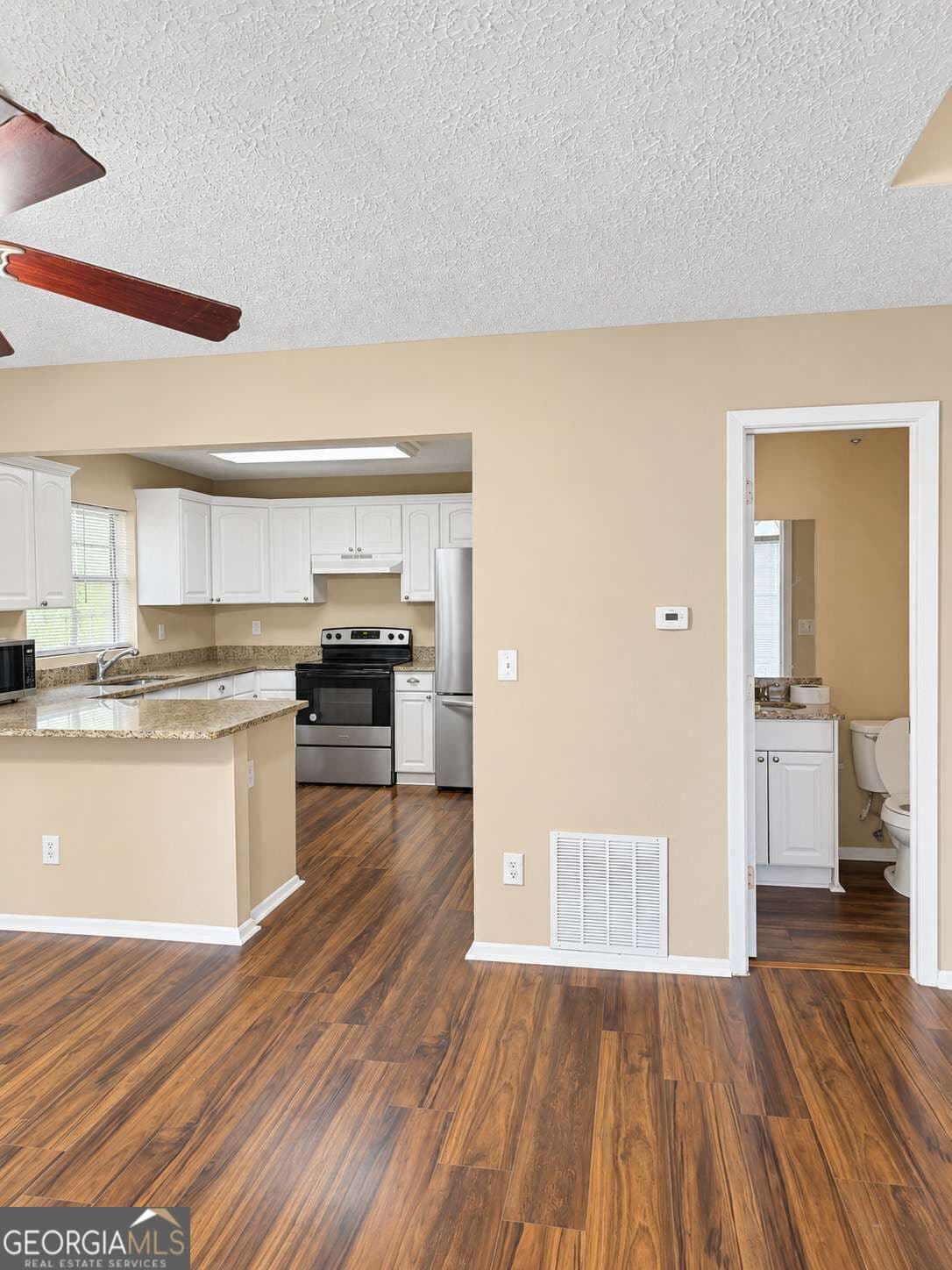 3 bedroom, 2.5 bathroom, 1,528 sq ft single family residence for sale at 821 Hampton Hill Court, Lawrenceville, GA 30044 — photo 6