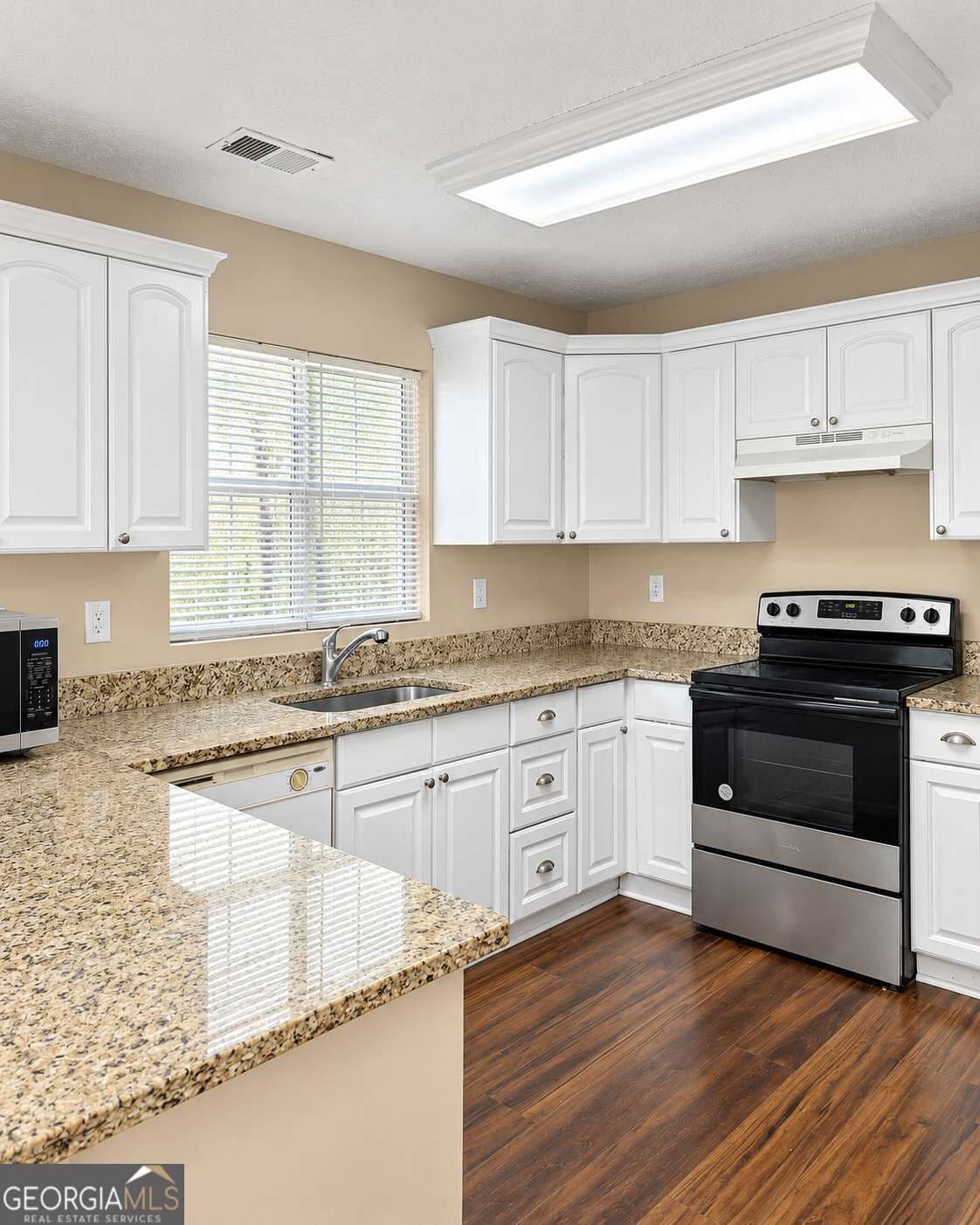 3 bedroom, 2.5 bathroom, 1,528 sq ft single family residence for sale at 821 Hampton Hill Court, Lawrenceville, GA 30044 — photo 9