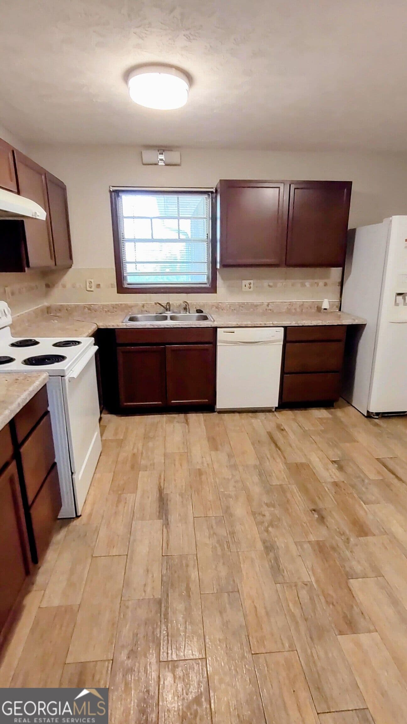 4 bedroom, 2.5 bathroom, 2,460 sq ft single family residence for sale at 401 Pineburr Lane, Stone Mountain, GA 30087 — photo 9