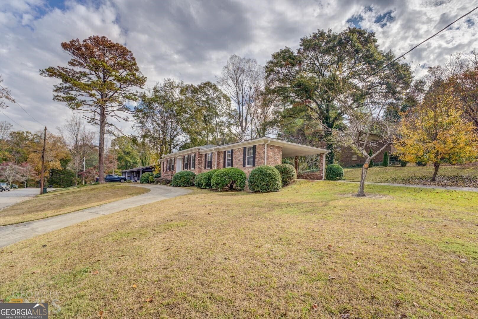 3 bedroom, 2 bathroom, 1,445 sq ft single family residence for sale at 7111 Indian Creek Circle, Covington, GA 30014 — photo 3