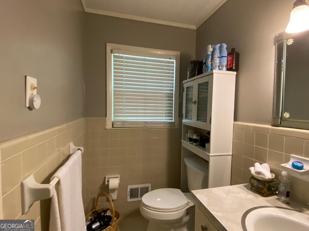 3 bedroom, 2 bathroom, 1,445 sq ft single family residence for sale at 7111 Indian Creek Circle, Covington, GA 30014 — photo 10