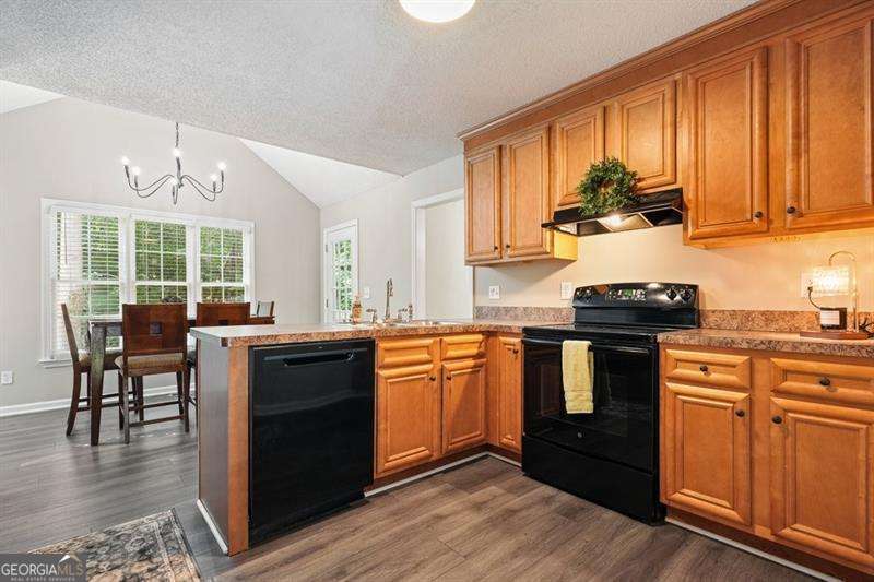 4 bedroom, 3 bathroom, 2,696 sq ft single family residence for sale at 714 Players Court, Woodstock, GA 30189 — photo 9