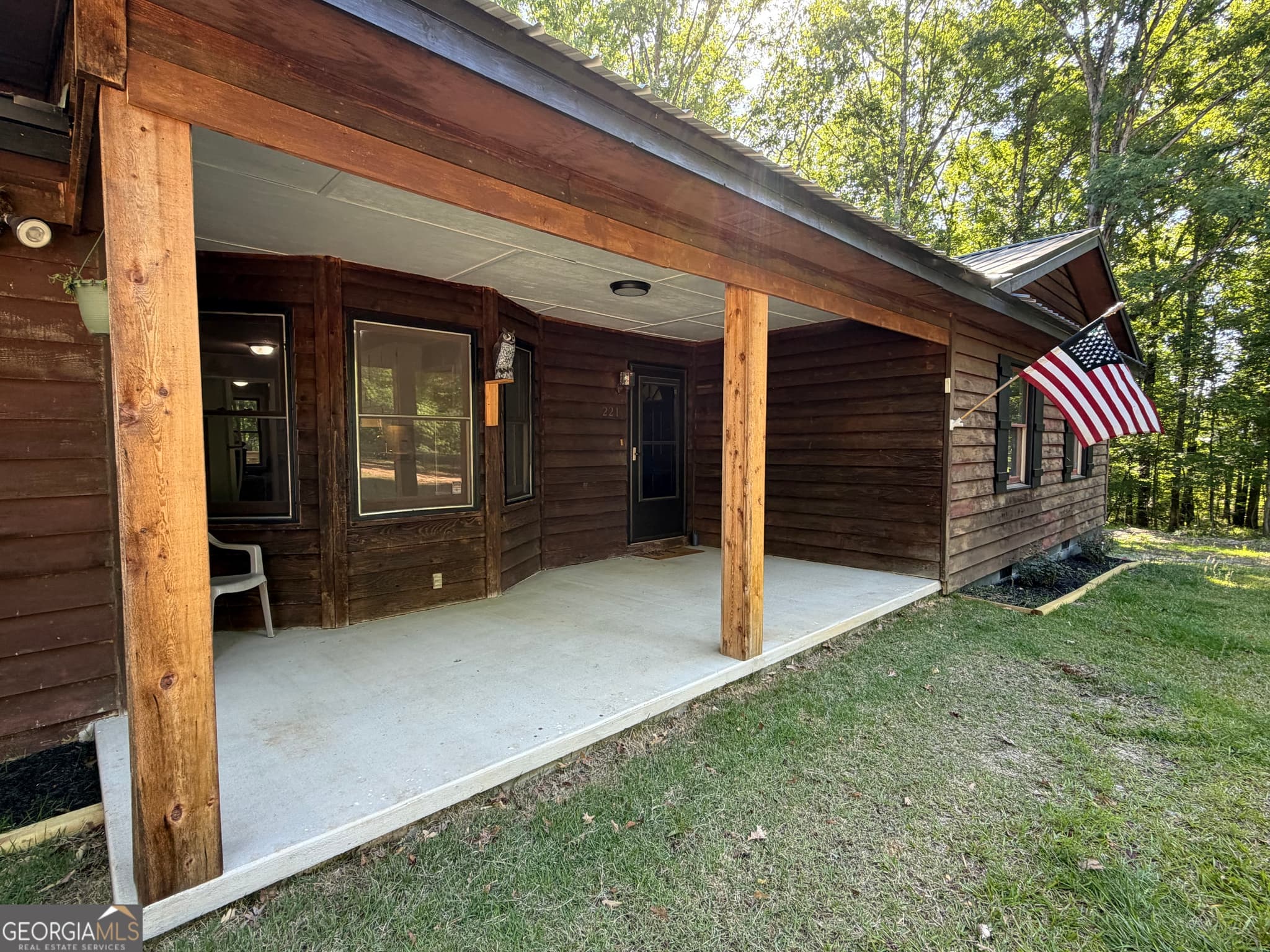 3 bedroom, 2 bathroom, 2,005 sq ft single family residence for sale at 221 Oak Valley Drive, Macon, GA 31217 — photo 2