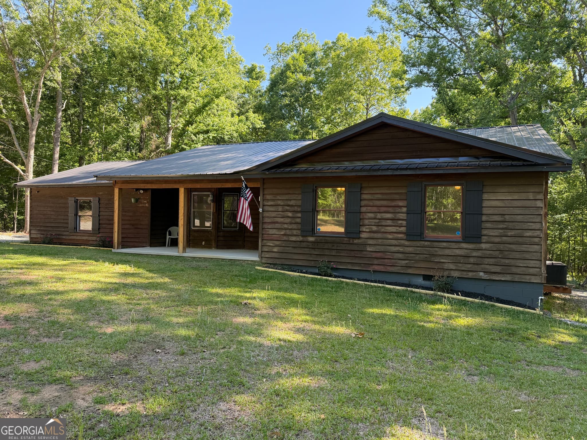 3 bedroom, 2 bathroom, 2,005 sq ft single family residence for sale at 221 Oak Valley Drive, Macon, GA 31217 — photo 1 of 17