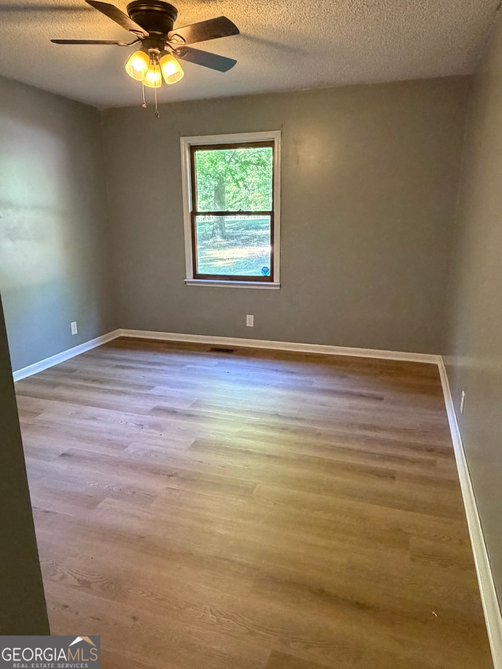 3 bedroom, 2 bathroom, 2,005 sq ft single family residence for sale at 221 Oak Valley Drive, Macon, GA 31217 — photo 9