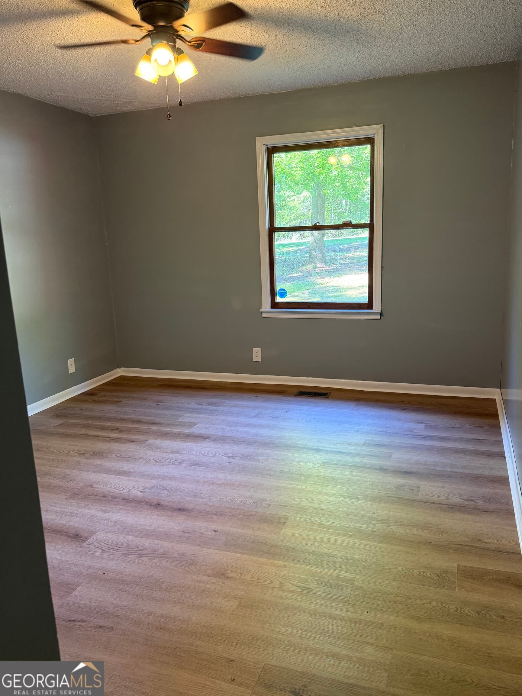 3 bedroom, 2 bathroom, 2,005 sq ft single family residence for sale at 221 Oak Valley Drive, Macon, GA 31217 — photo 8