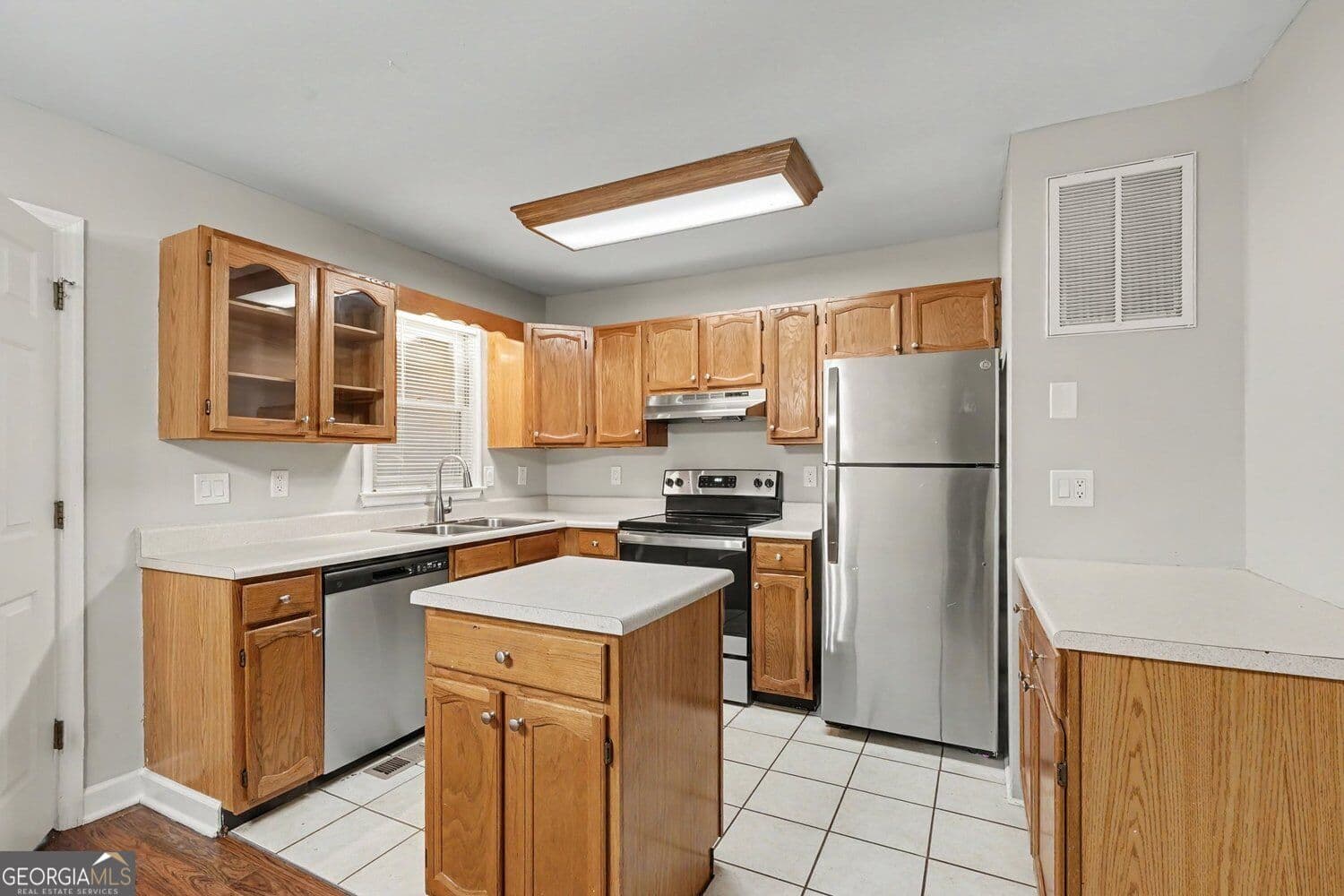 2 bedroom, 2.5 bathroom, 1,926 sq ft townhouse for sale at 122 Davis Mill Court, Lawrenceville, GA 30044 — photo 7