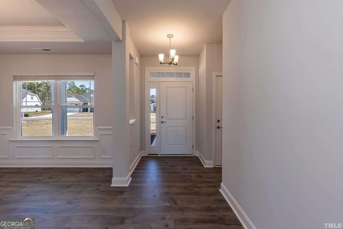 6 bedroom, 4.5 bathroom, 3,681 sq ft single family residence for sale at 646 Bald Ridge Circle, Demorest, GA 30535 — photo 2