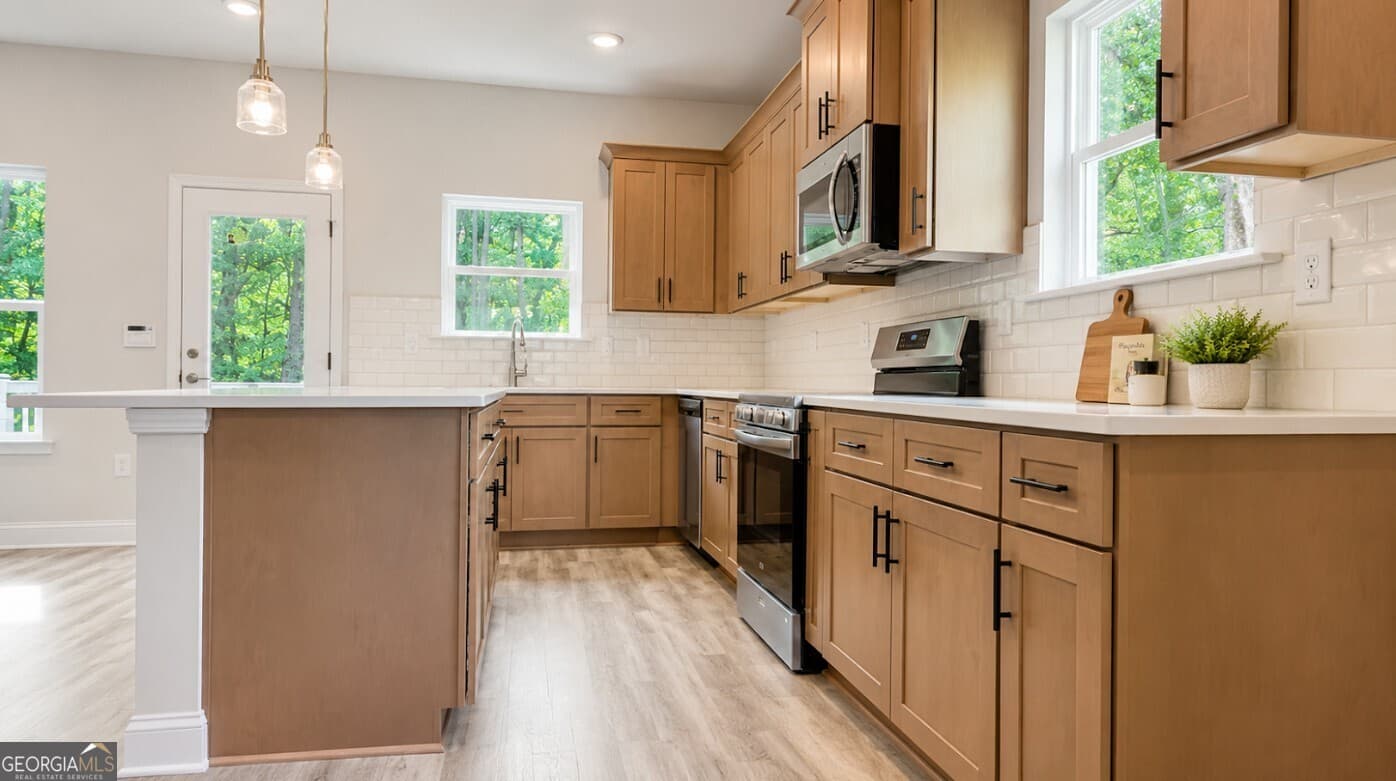 6 bedroom, 4.5 bathroom, 3,681 sq ft single family residence for sale at 646 Bald Ridge Circle, Demorest, GA 30535 — photo 6