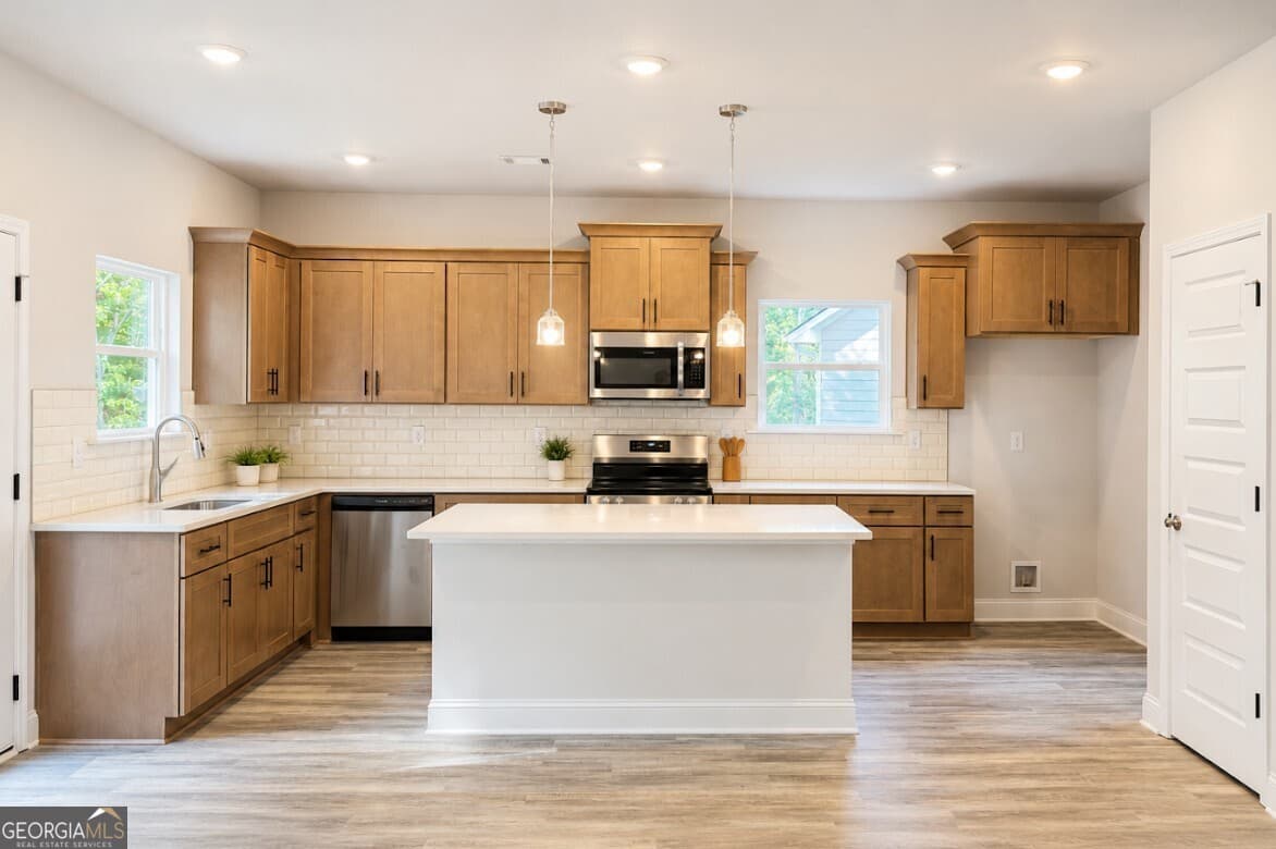 6 bedroom, 4.5 bathroom, 3,681 sq ft single family residence for sale at 646 Bald Ridge Circle, Demorest, GA 30535 — photo 5