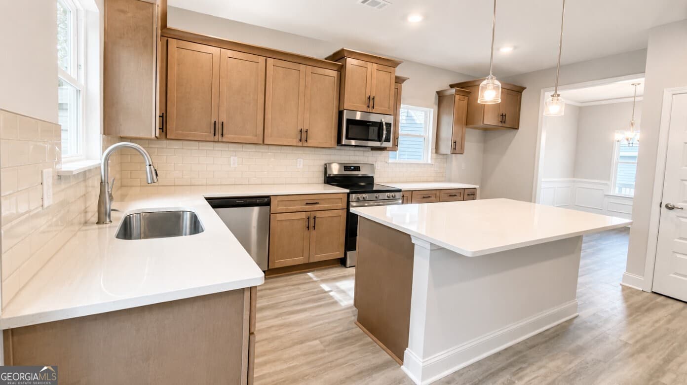 6 bedroom, 4.5 bathroom, 3,681 sq ft single family residence for sale at 646 Bald Ridge Circle, Demorest, GA 30535 — photo 4
