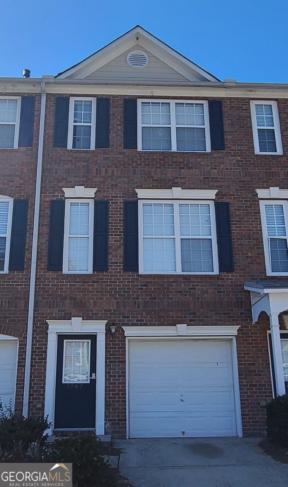3 bedroom, 2.5 bathroom, 594 sq ft townhouse for sale at 3267 MILL SPRINGS Circle, Buford, GA 30519 — photo 1 of 22