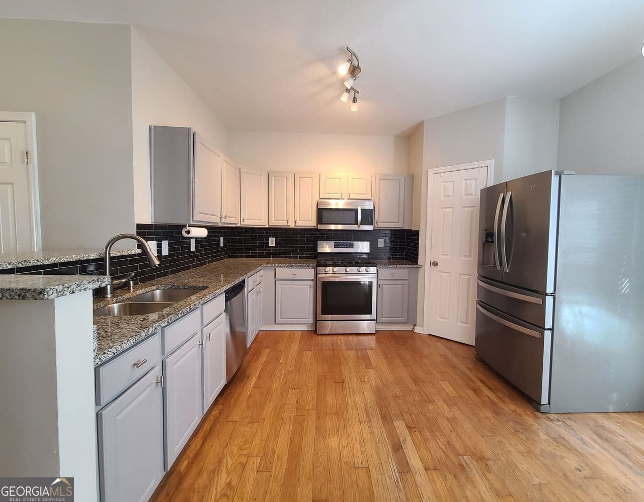3 bedroom, 2.5 bathroom, 594 sq ft townhouse for sale at 3267 MILL SPRINGS Circle, Buford, GA 30519 — photo 5