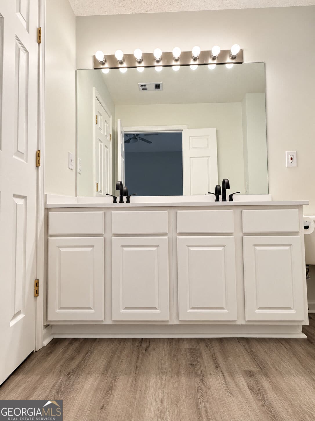 3 bedroom, 2.5 bathroom, 1,344 sq ft townhouse for rent at 9155 Nesbit Ferry Road 82, Alpharetta, GA 30022 for $2,000 a month — photo 9
