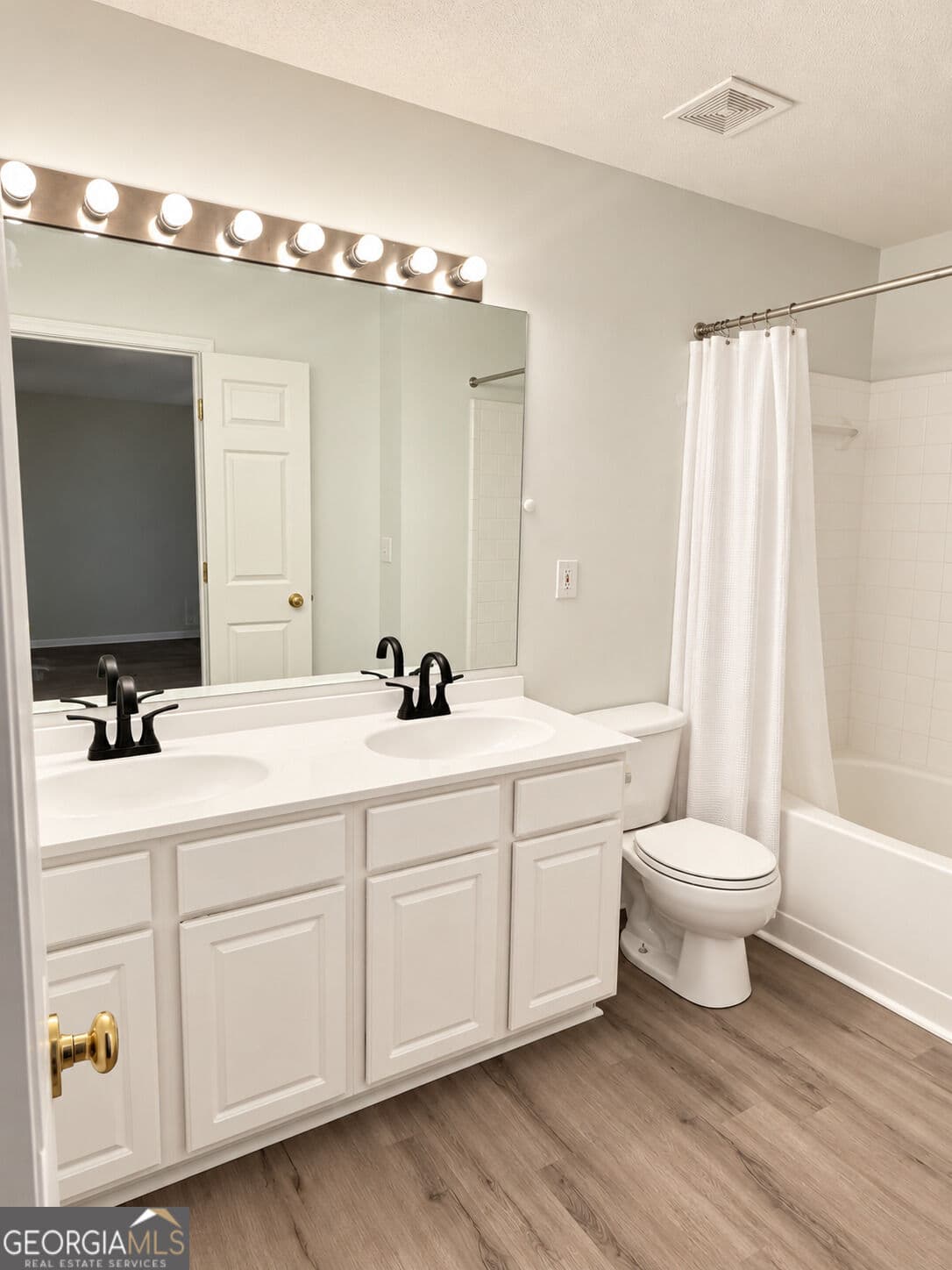 3 bedroom, 2.5 bathroom, 1,344 sq ft townhouse for rent at 9155 Nesbit Ferry Road 82, Alpharetta, GA 30022 for $2,000 a month — photo 10