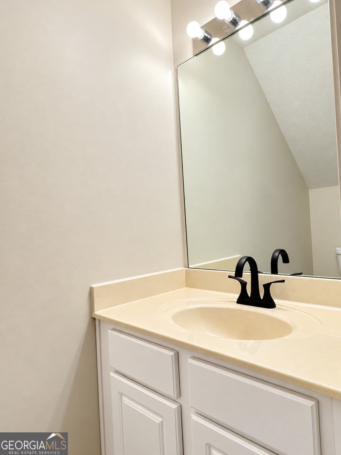 3 bedroom, 2.5 bathroom, 1,344 sq ft townhouse for rent at 9155 Nesbit Ferry Road 82, Alpharetta, GA 30022 for $2,000 a month — photo 4