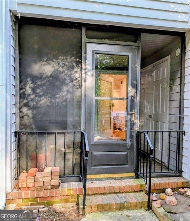 3 bedroom, 2 bathroom, 1,216 sq ft condominium for sale at 6700 Roswell Road UNIT 7A, Sandy Springs, GA 30328 — photo 2
