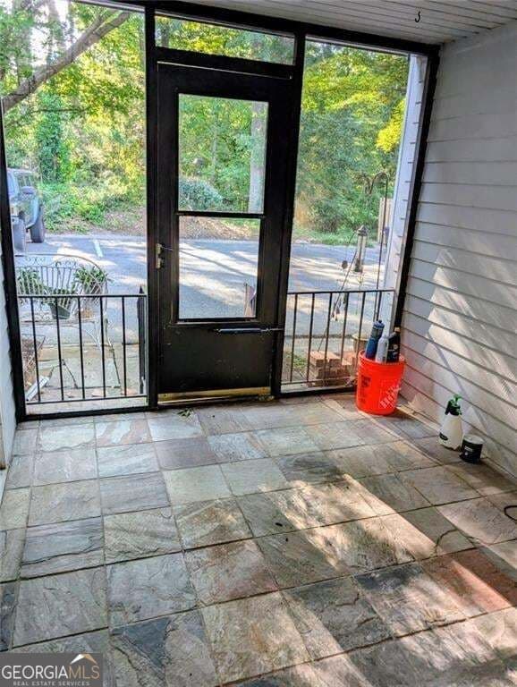 3 bedroom, 2 bathroom, 1,216 sq ft condominium for sale at 6700 Roswell Road UNIT 7A, Sandy Springs, GA 30328 — photo 3