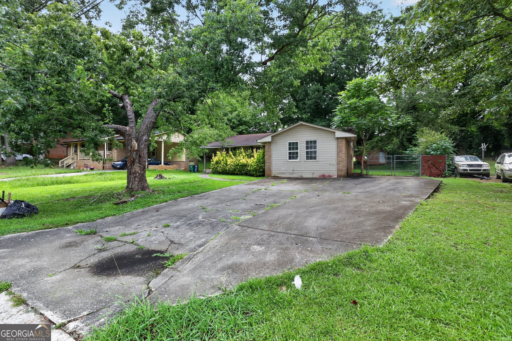 3 bedroom, 2 bathroom, 1,837 sq ft single family residence for sale at 3013 Orbit Circle, Ellenwood, GA 30294 — photo 3