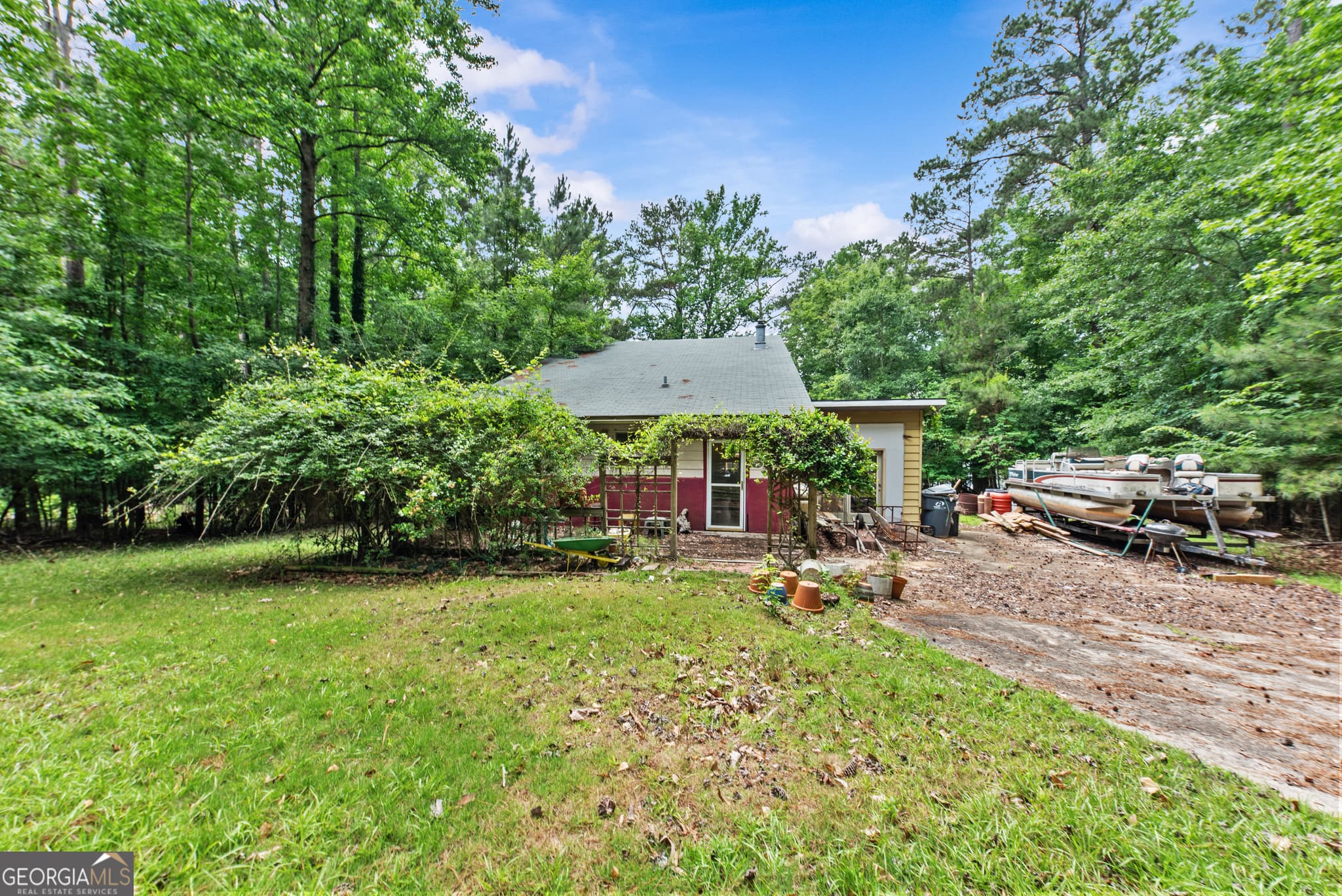 2 bedroom, 1 bathroom, 1,296 sq ft single family residence sold at 215 Goldfinch Drive, Monticello, GA 31064